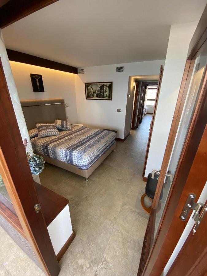 Exclusive Beachfront Apartment Torremolinos - Pool - Paddle - Tenis - Wifi - Central Aircon Eksteriør billede