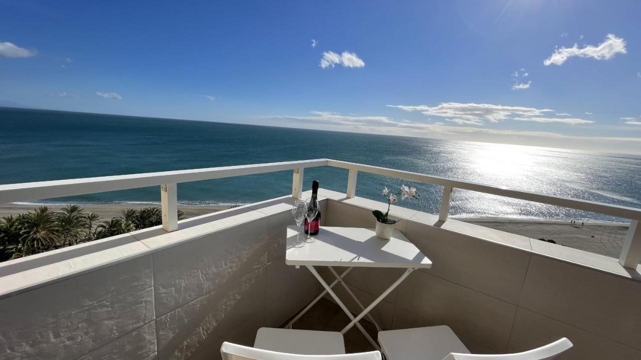 Exclusive Beachfront Apartment Torremolinos - Pool - Paddle - Tenis - Wifi - Central Aircon Eksteriør billede