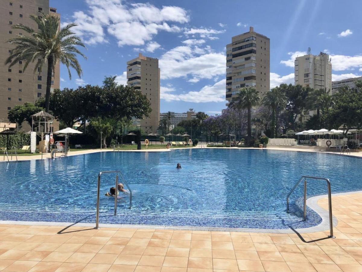 Exclusive Beachfront Apartment Torremolinos - Pool - Paddle - Tenis - Wifi - Central Aircon Eksteriør billede